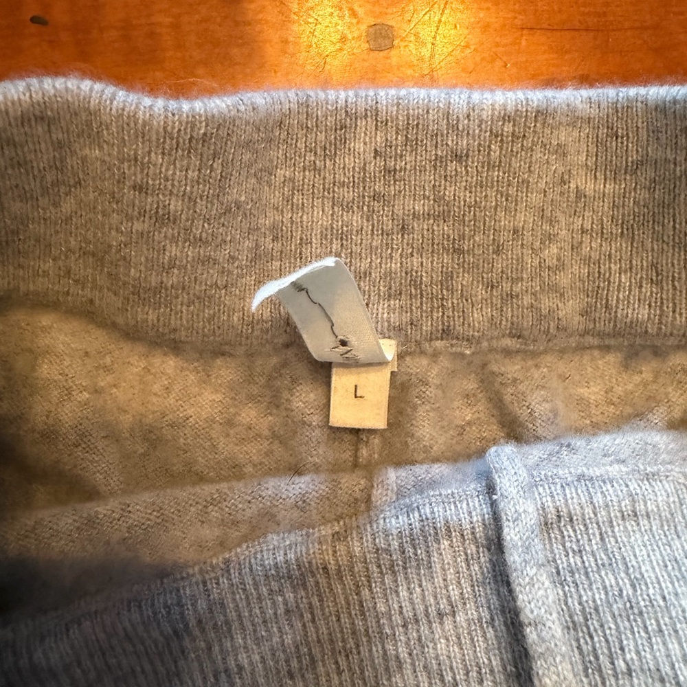 100% cashmere. Cozy Gray Women's Pants. - Picture 5 of 5